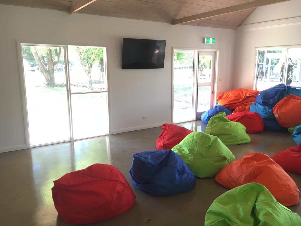 Alpine Sports Lodge Bright Luaran gambar